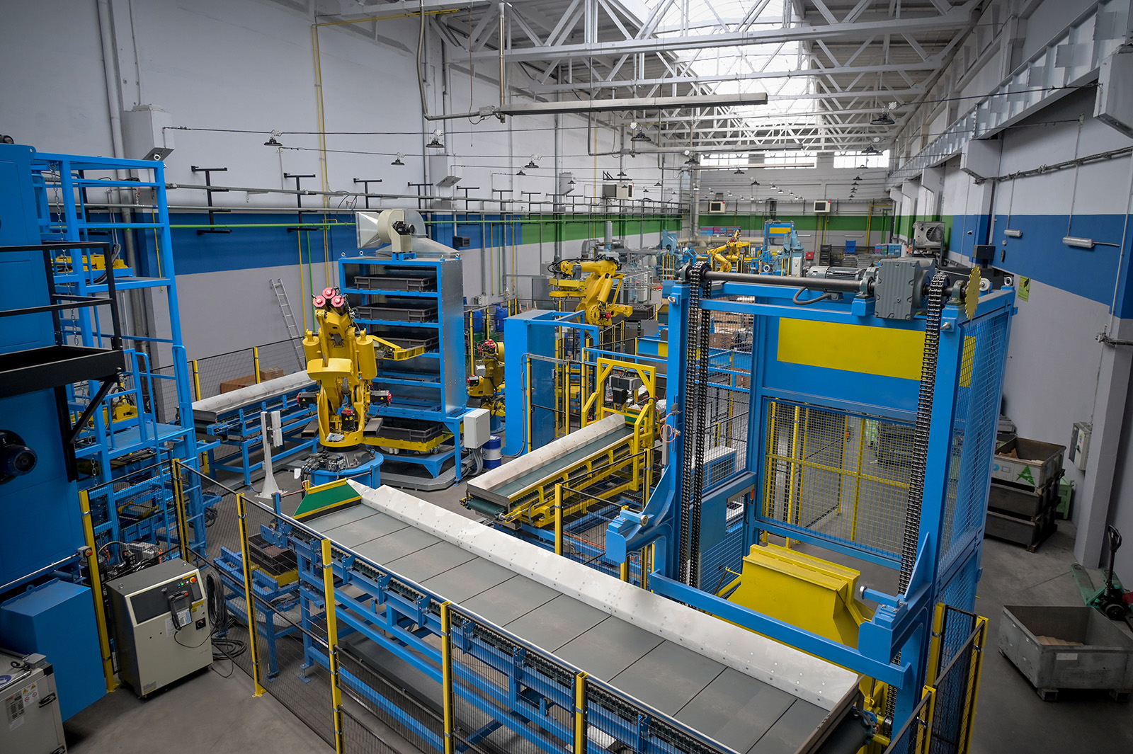 Společnost Anochrome Group významně investovala do svého českého závodu Anocote CR instalací moderní linky Sidasa ZTR 16+ s technologií Dip Spin. Nové zařízení přináší vyšší výrobní kapacitu, pokročilou robotickou automatizaci a možnost zpracování různých typů povrchových úprav současně. Investice podpoří další růst společnosti a rozšíření služeb pro zákazníky napříč průmyslovými odvětvími.